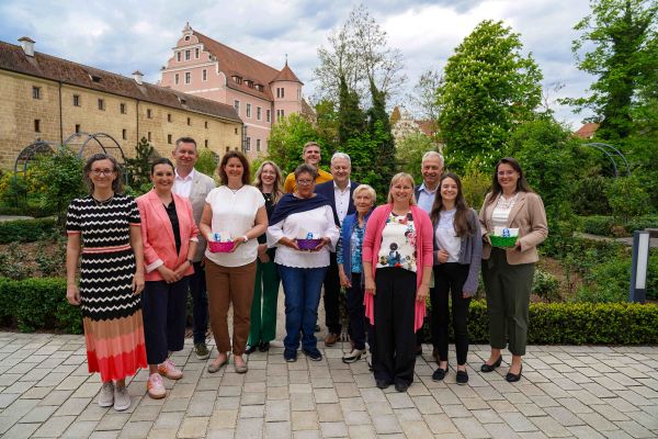 Bunte Schmuckst�cke pr�miert - Osterbrunnen weiter sehr beliebte Aktion im Fr�hjahr